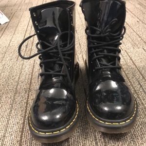 Dr. Martens Classic glossy combat boot